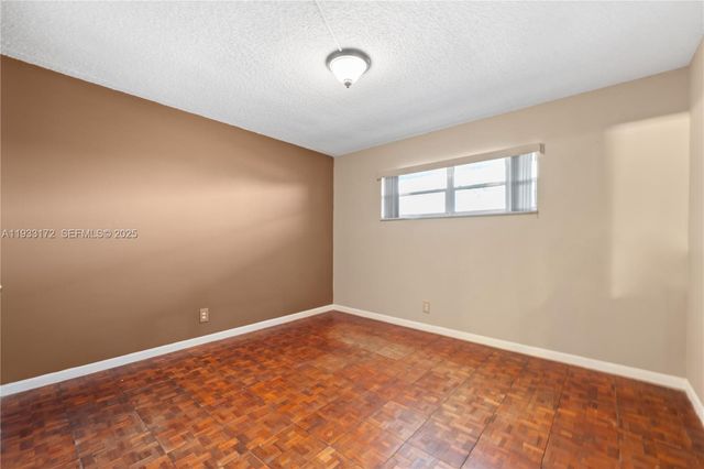 8901 S Hollybrook Boulevard 303, Pembroke Pines, FL 33025