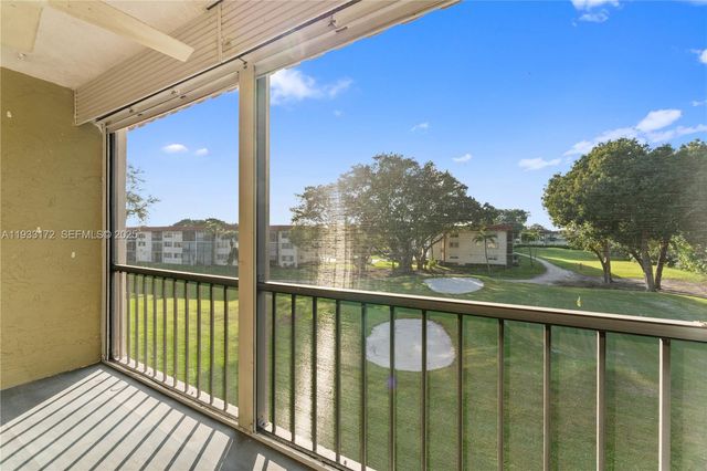 8901 S Hollybrook Boulevard 303, Pembroke Pines, FL 33025