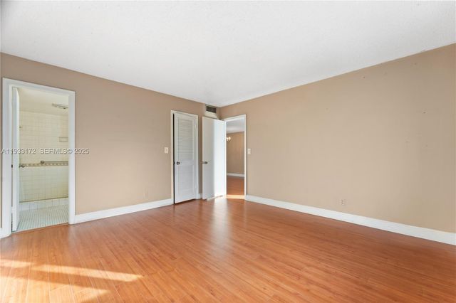 8901 S Hollybrook Boulevard 303, Pembroke Pines, FL 33025