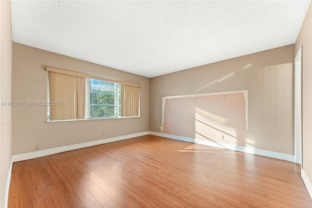 8901 S Hollybrook Boulevard 303, Pembroke Pines, FL 33025