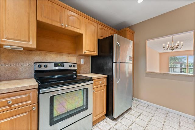 8901 S Hollybrook Boulevard 303, Pembroke Pines, FL 33025