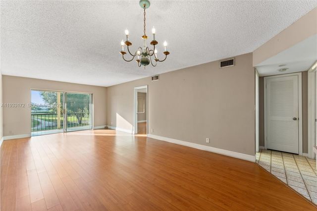 8901 S Hollybrook Boulevard 303, Pembroke Pines, FL 33025