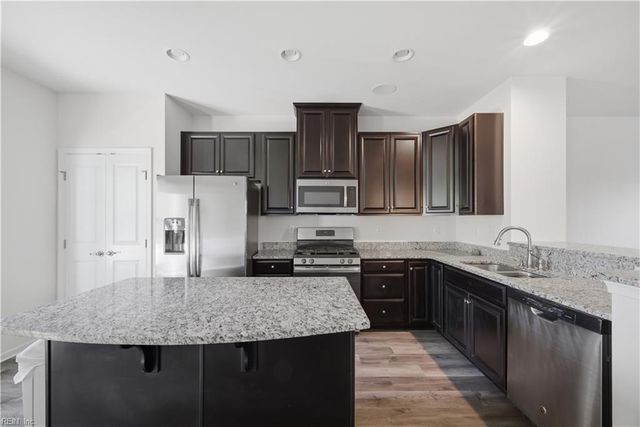 315 W Constance Rd Unit 322, Suffolk, VA 23434