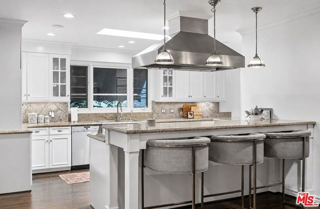 10576 Lindbrook Drive, Los Angeles, CA 90024