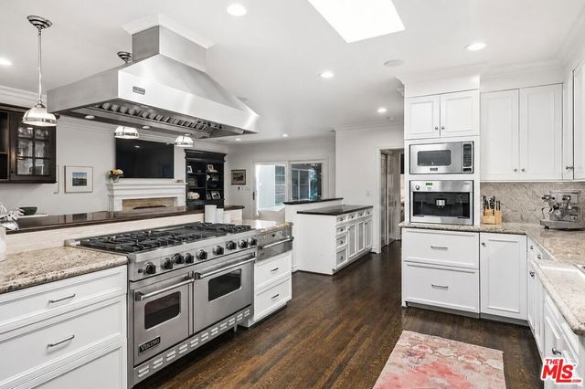 10576 Lindbrook Drive, Los Angeles, CA 90024
