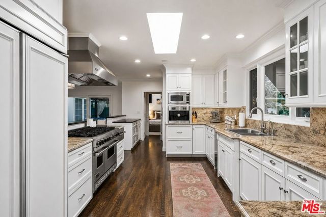 10576 Lindbrook Drive, Los Angeles, CA 90024