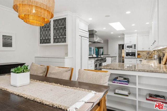10576 Lindbrook Drive, Los Angeles, CA 90024