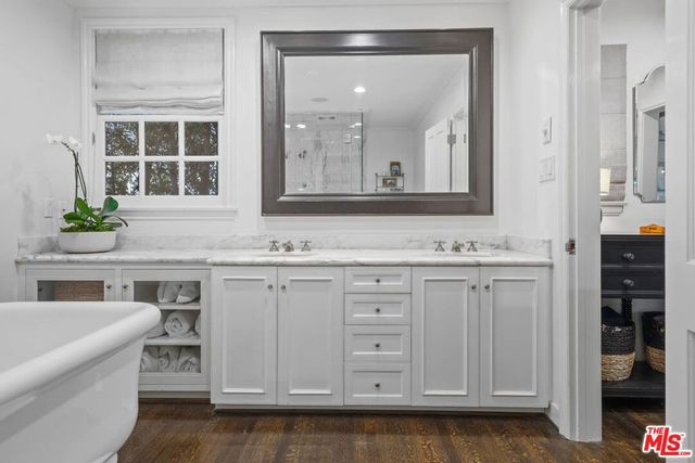 10576 Lindbrook Drive, Los Angeles, CA 90024