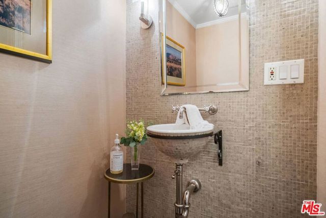 10576 Lindbrook Drive, Los Angeles, CA 90024