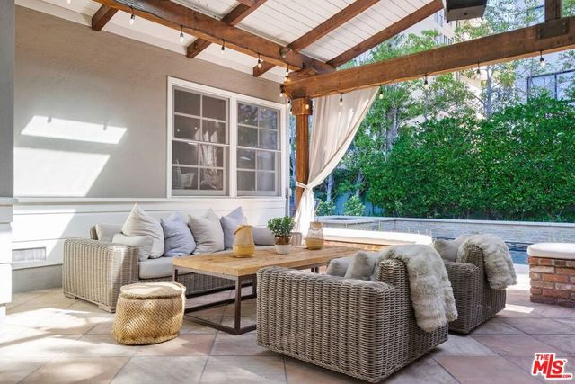 10576 Lindbrook Drive, Los Angeles, CA 90024