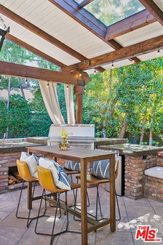 10576 Lindbrook Drive, Los Angeles, CA 90024