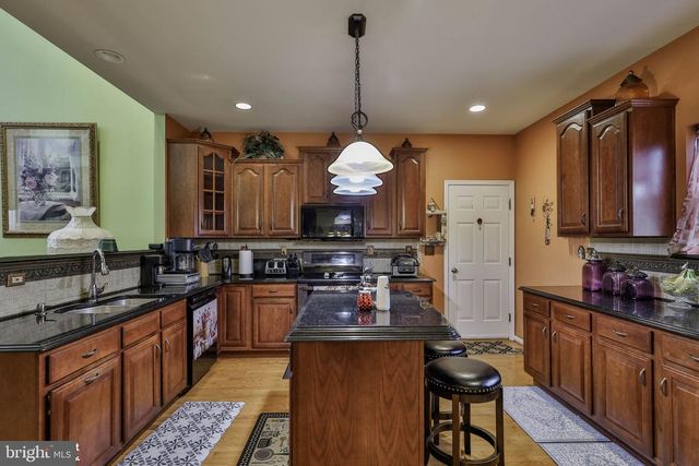 1327 WHEATLAND AVE, Pennsburg, PA 18073