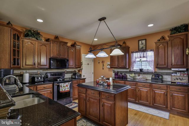 1327 WHEATLAND AVE, Pennsburg, PA 18073