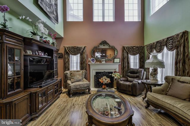 1327 WHEATLAND AVE, Pennsburg, PA 18073