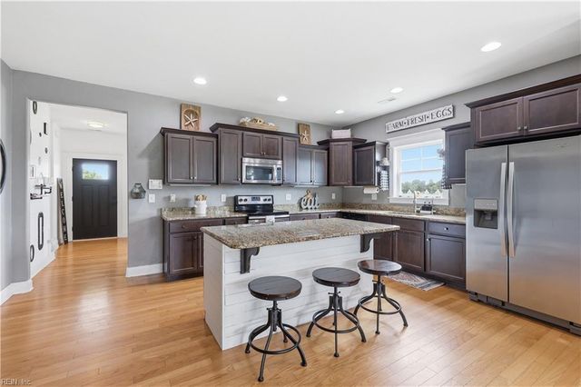 118 N Lou Sawyer RD, Moyock, NC 27958