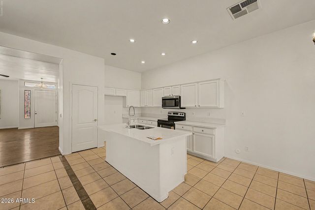 530 S BAHAMA Drive, Gilbert, AZ 85296