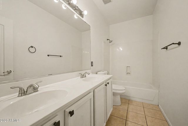 530 S BAHAMA Drive, Gilbert, AZ 85296