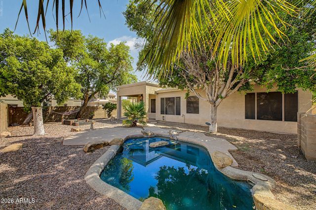 530 S BAHAMA Drive, Gilbert, AZ 85296