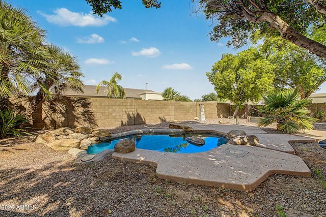 530 S BAHAMA Drive, Gilbert, AZ 85296