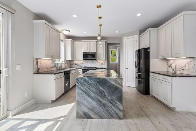 18001 Gleaming Court, Lakeville, MN 55044