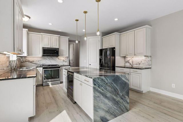 18001 Gleaming Court, Lakeville, MN 55044