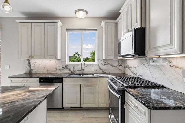 18001 Gleaming Court, Lakeville, MN 55044