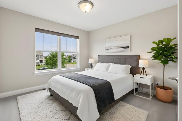 18001 Gleaming Court, Lakeville, MN 55044