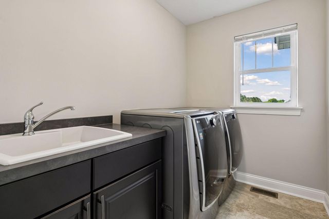 18001 Gleaming Court, Lakeville, MN 55044