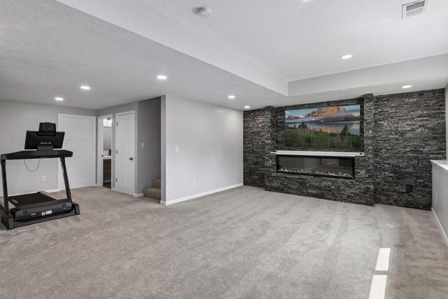 18001 Gleaming Court, Lakeville, MN 55044