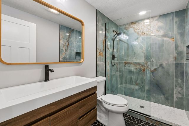 18001 Gleaming Court, Lakeville, MN 55044