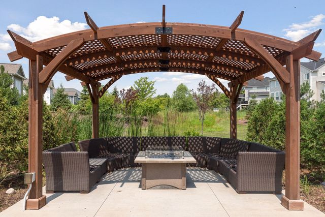 18001 Gleaming Court, Lakeville, MN 55044