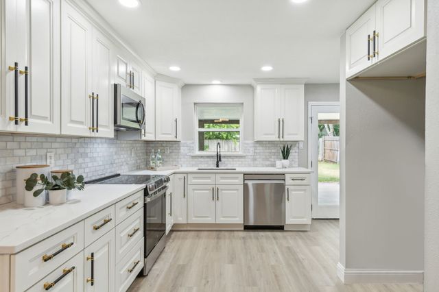 1721 Del Rancho Drive, Irving, TX 75061