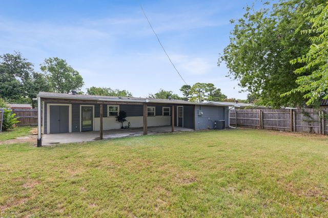 1721 Del Rancho Drive, Irving, TX 75061