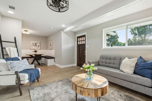 1721 Del Rancho Drive, Irving, TX 75061
