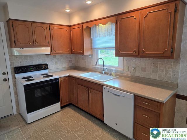 233 Christmas Avenue, Bath Boro, PA 18014