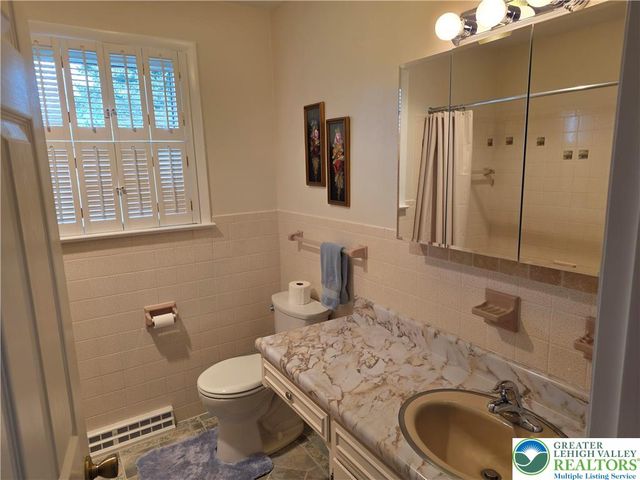 233 Christmas Avenue, Bath Boro, PA 18014