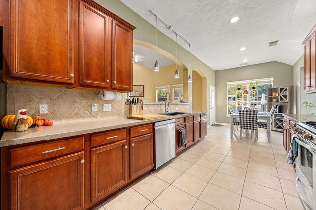 25600 Thornhill Creek Court, Porter, TX 77365