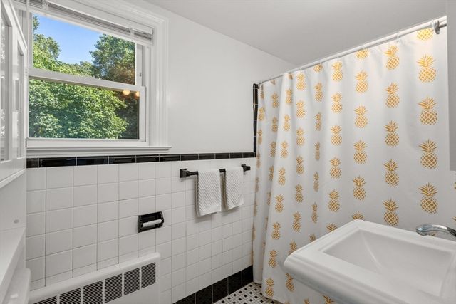 71 Capen St, Milton, MA 02186