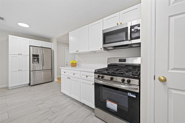 6418 Standing Oaks Street, Houston, TX 77050