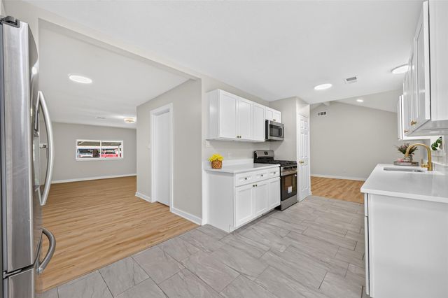 6418 Standing Oaks Street, Houston, TX 77050