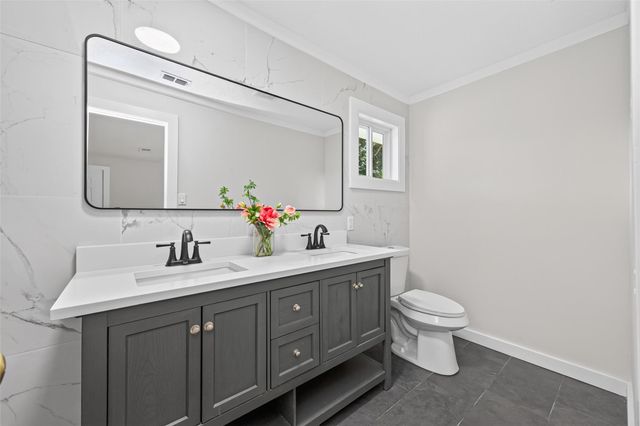 6418 Standing Oaks Street, Houston, TX 77050