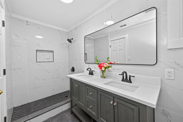 6418 Standing Oaks Street, Houston, TX 77050