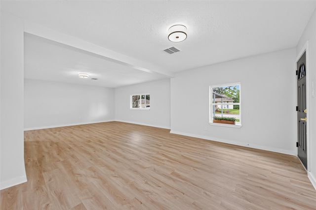 6418 Standing Oaks Street, Houston, TX 77050