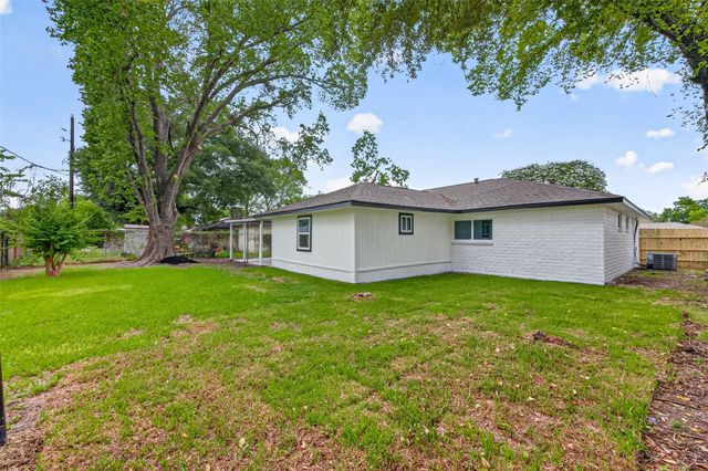 6418 Standing Oaks Street, Houston, TX 77050
