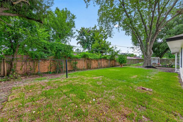 6418 Standing Oaks Street, Houston, TX 77050