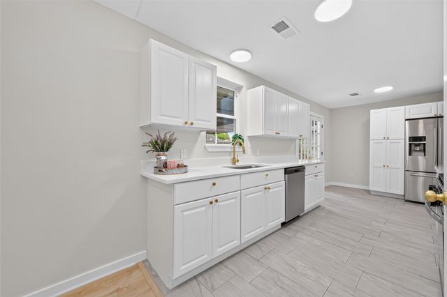 6418 Standing Oaks Street, Houston, TX 77050