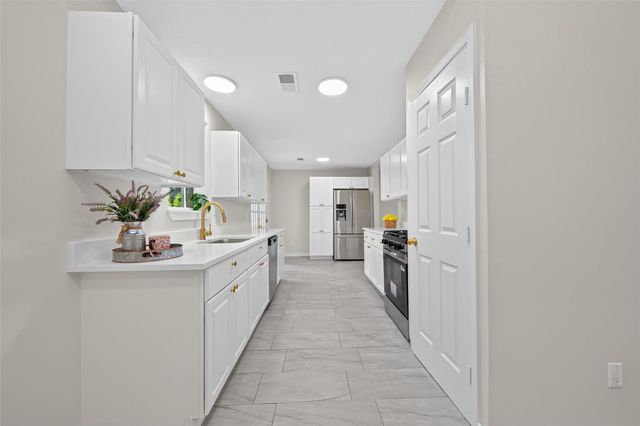 6418 Standing Oaks Street, Houston, TX 77050