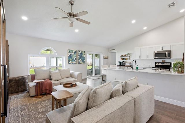 33 TIMBERCREEK PINES CIRCLE, Winter Garden, FL 34787