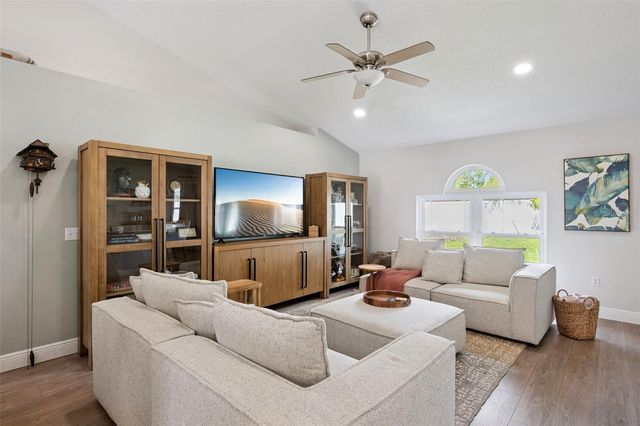 33 TIMBERCREEK PINES CIRCLE, Winter Garden, FL 34787