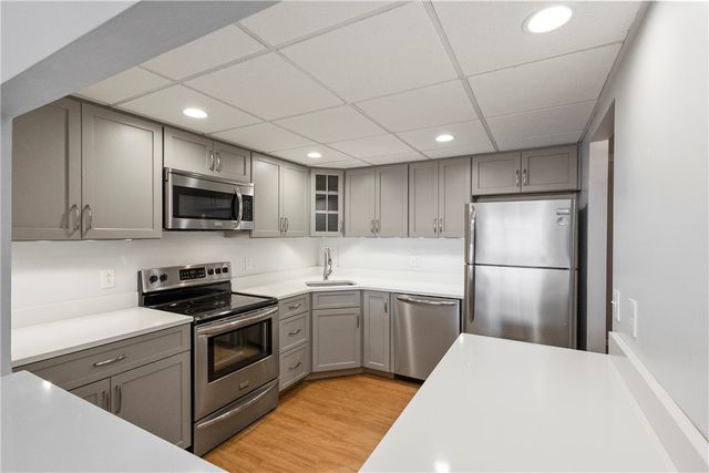 201 Grant 202, Sewickley, PA 15143